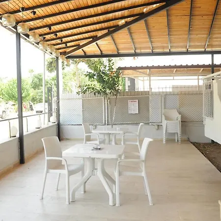 Kemer Hostel מלון