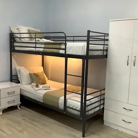 Kemer Hostel كمر