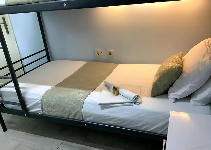Kemer Hostel 3* קמר